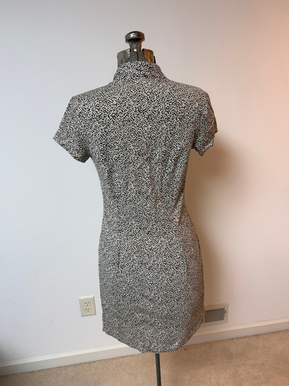 J. McLaughlin Black and White Printed V-Neck Mini Dress - Picture 3 of 3